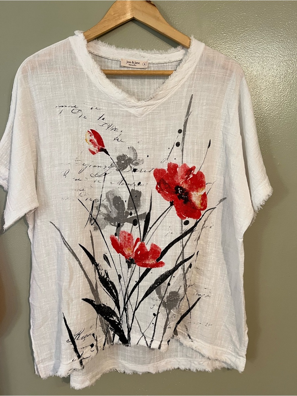 Jess & Jane White Floral Print V-Neck Women’s Top S